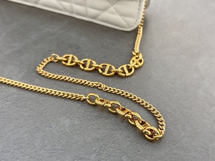 Dior Tote style 83 White 01A