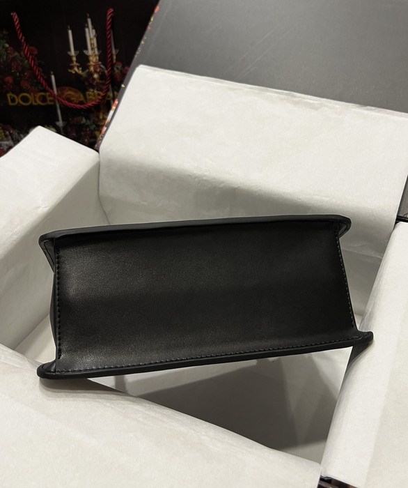 DolceGabbana Elegant Tote Beige 01A 2