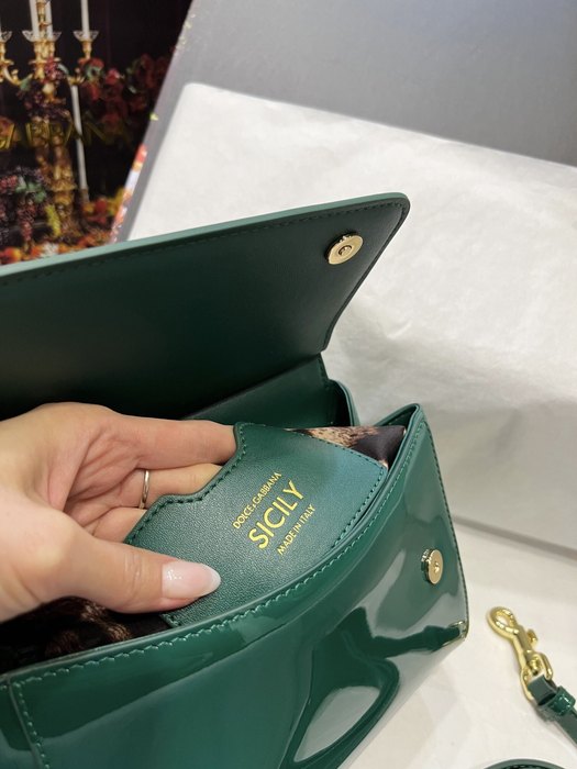 DolceGabbana Stylish Tote with Structured Design Green 01A