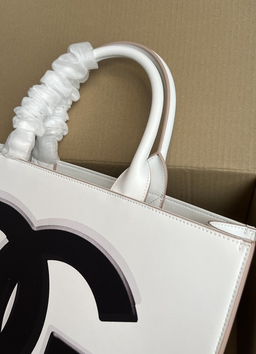 DolceGabbana Stylish Tote with Structured Design White 01A