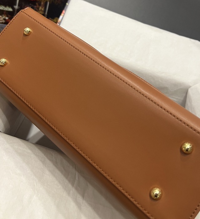 DolceGabbana Tote Bag with sleek design Tan 01A