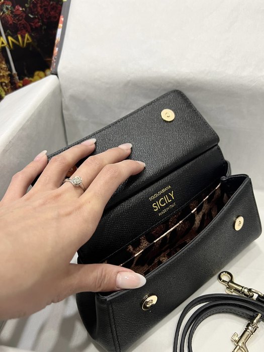 DolceGabbana Tote bag with elegant design Black 01A