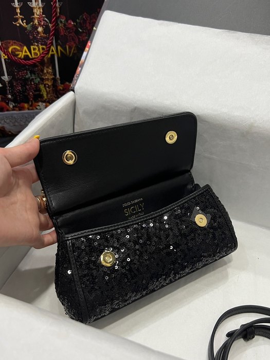 DolceGabbana Tote bag with stylish features Beige 01A