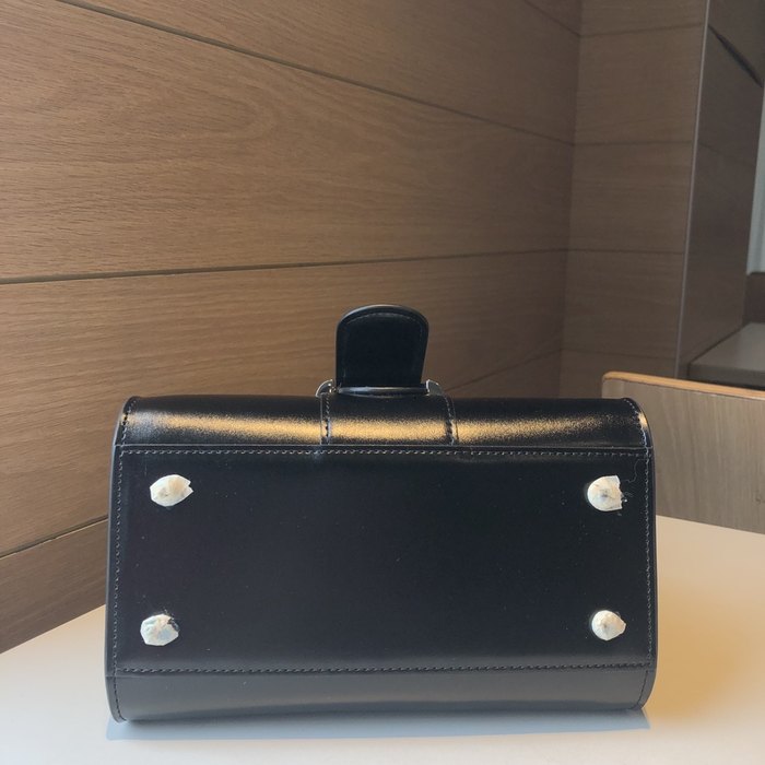 DolceGabbana Tote bag with stylish traits Black 01A