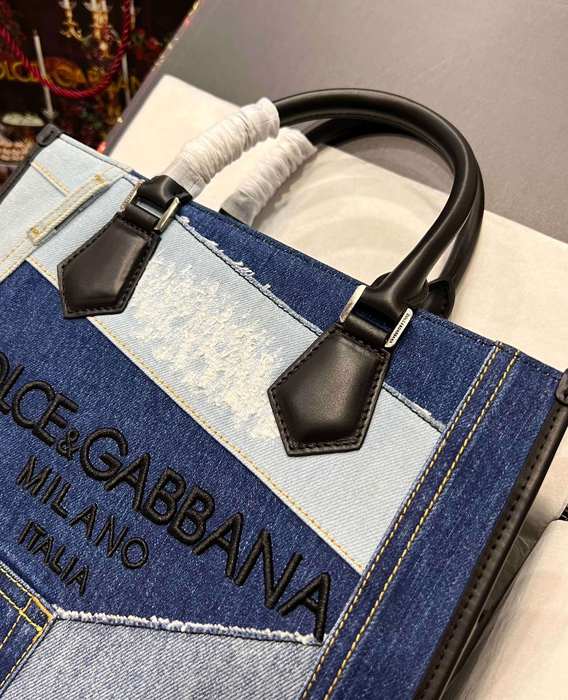 DolceGabbana Tote bag with stylish traits Blue 01A