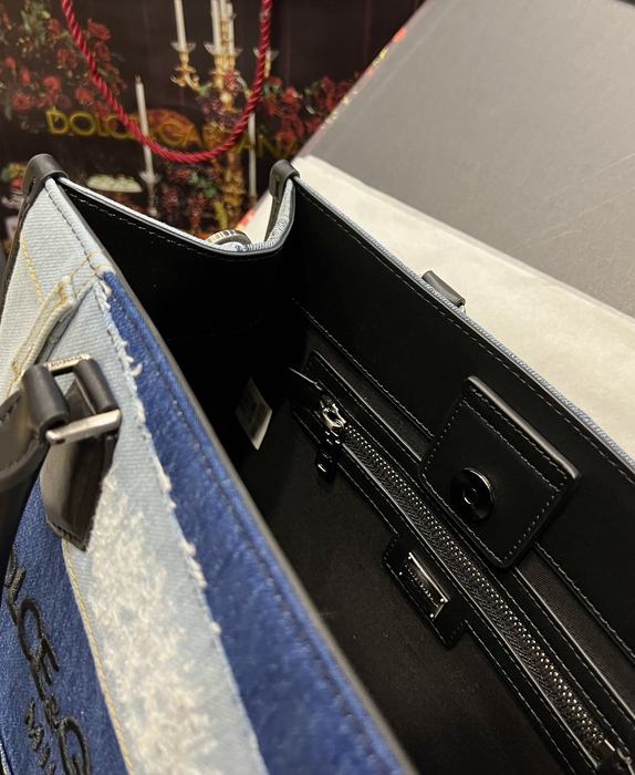 DolceGabbana Tote bag with stylish traits Blue 01A