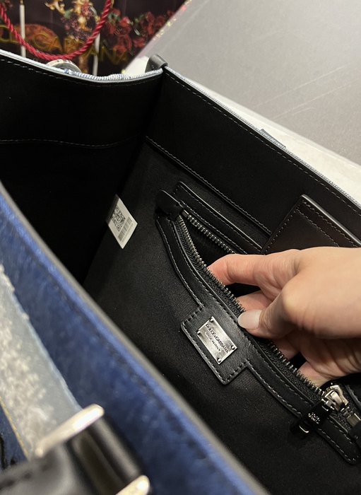 DolceGabbana Tote bag with stylish traits Blue 01A