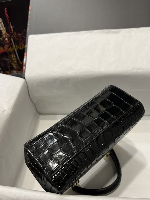 DolceGabbana Tote bag with stylish traits Burgundy 01A