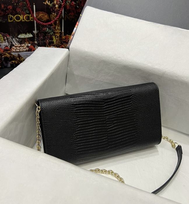 DolceGabbana Tote bag with stylish traits Red 01A