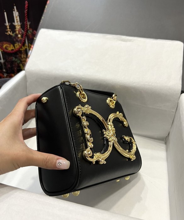 DolceGabbana Tote bag with stylish traits White 01A