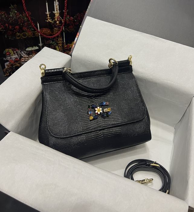 DolceGabbana Tote with elegant design Red 01A