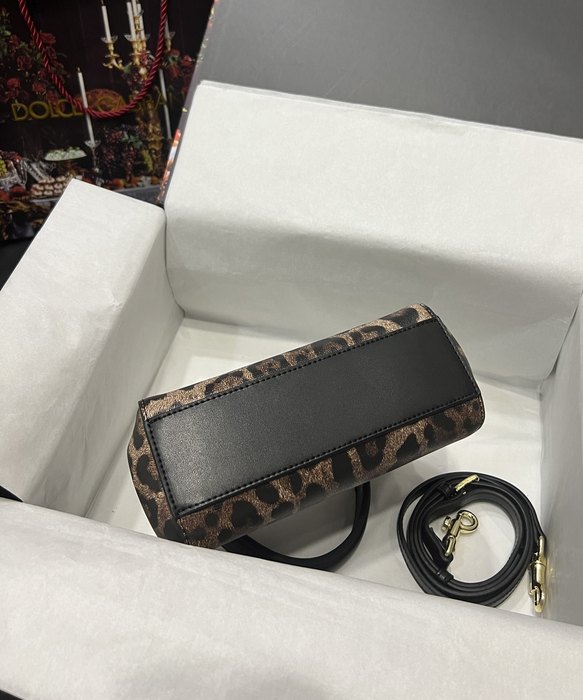 DolceGabbana Tote with stylish traits Brown 01A