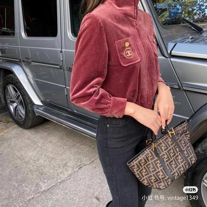 Fendi Stylish Tote with spacious design Brown 01A