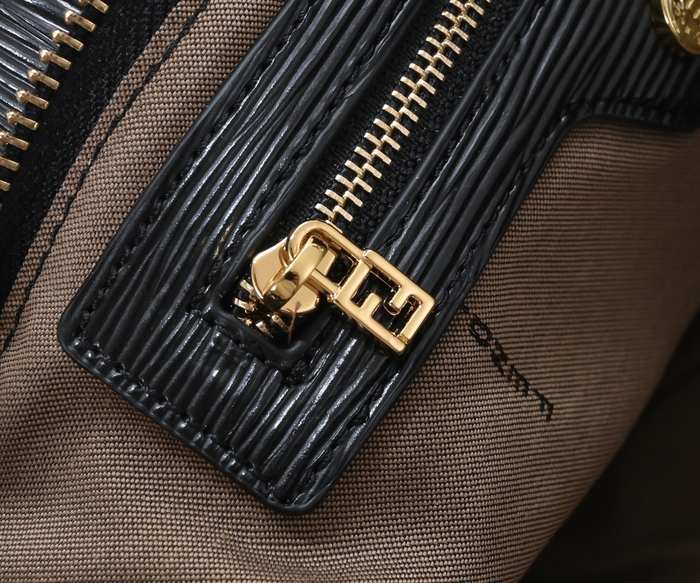 Fendi Stylish Tote with spacious design Brown 01A