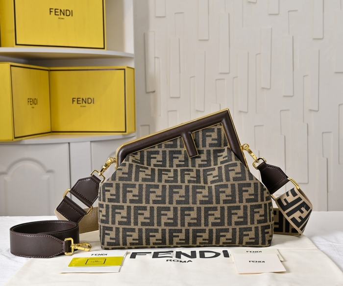 Fendi Tote Bag with Stylish Features Brown 01A 5
