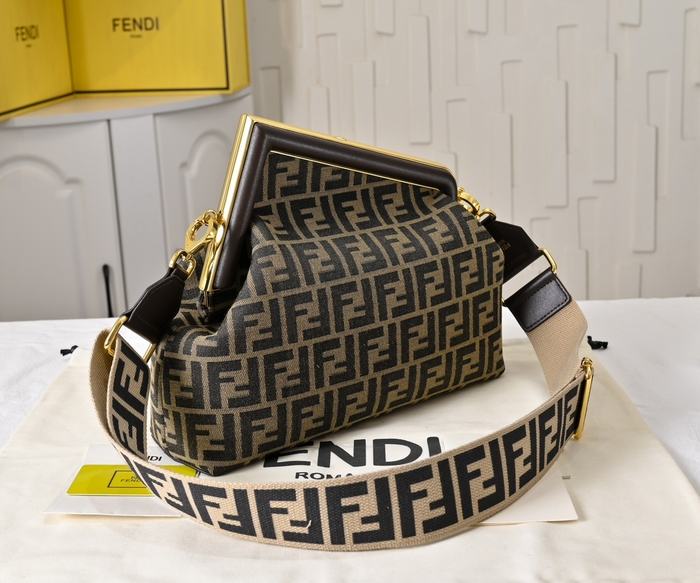 Fendi Tote Bag with Stylish Features Brown 01A 5