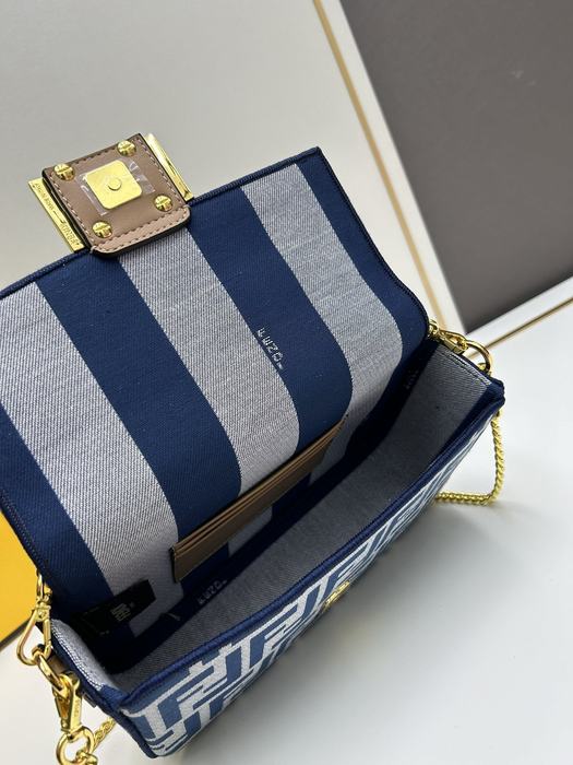 Fendi Tote Bag with Stylish Features Brown 01A 6