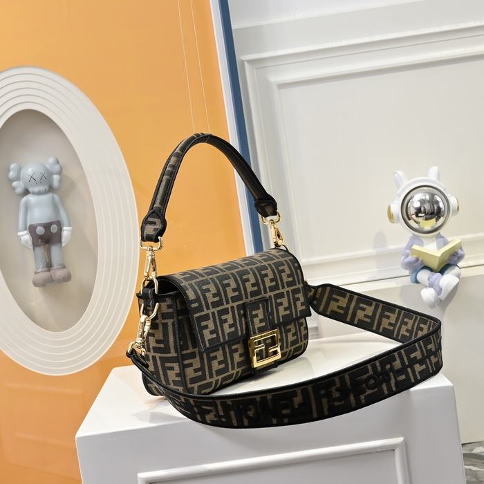 Fendi Tote Bag with stylish traits Brown 01A 2