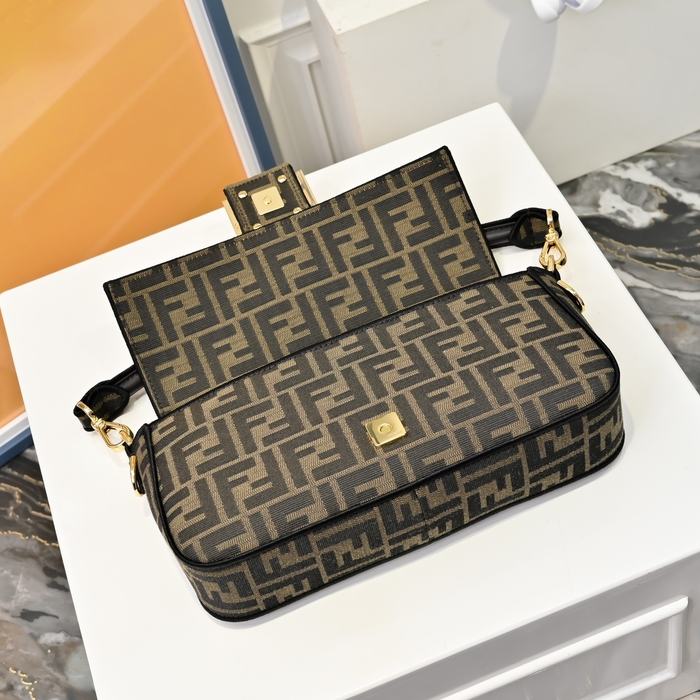 Fendi Tote Bag with stylish traits Brown 01A 2