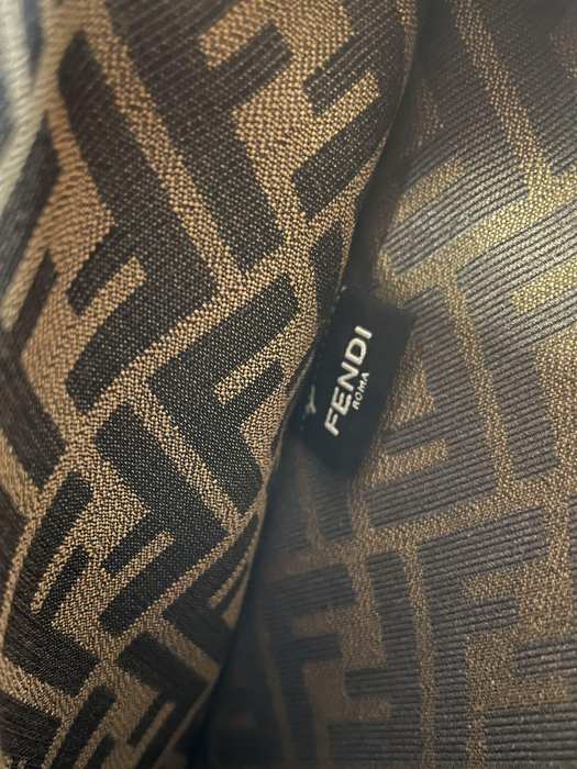 Fendi Tote bag with distinctive features Brown 01A