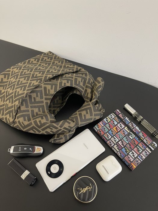 Fendi Tote bag with distinctive features Brown 01A