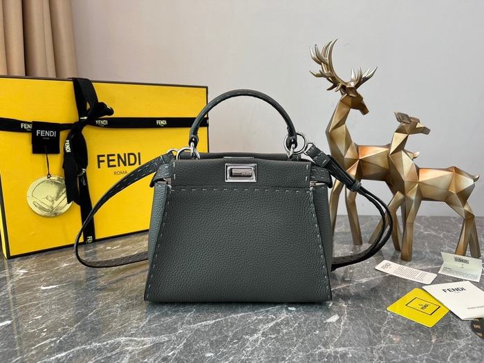 Fendi Tote bag with elegant design Brown 01A