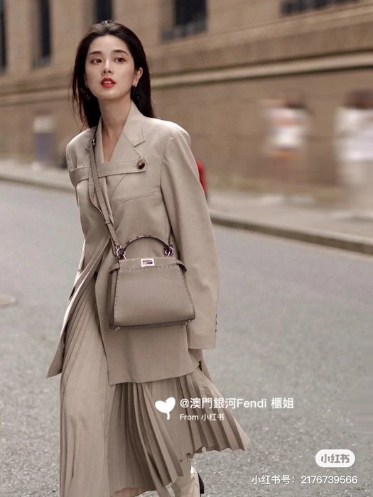 Fendi Tote bag with elegant design Brown 01A