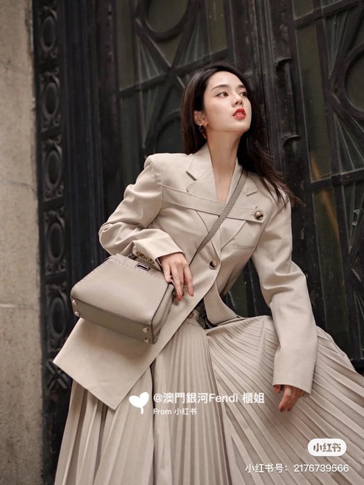 Fendi Tote bag with elegant design Brown 01A