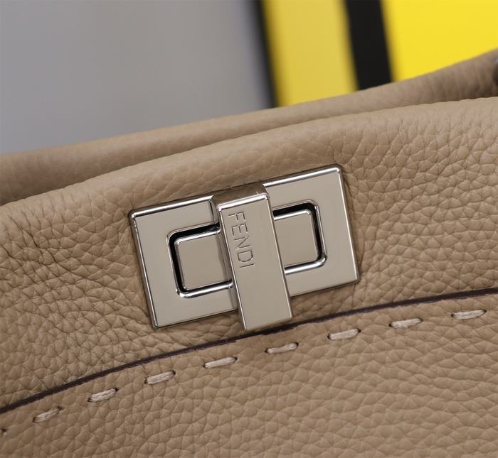 Fendi Tote bag with elegant design Brown 01A