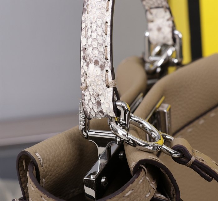 Fendi Tote bag with elegant design Brown 01A