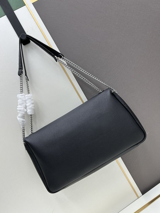 Fendi Tote bag with elegant design traits Black 01A