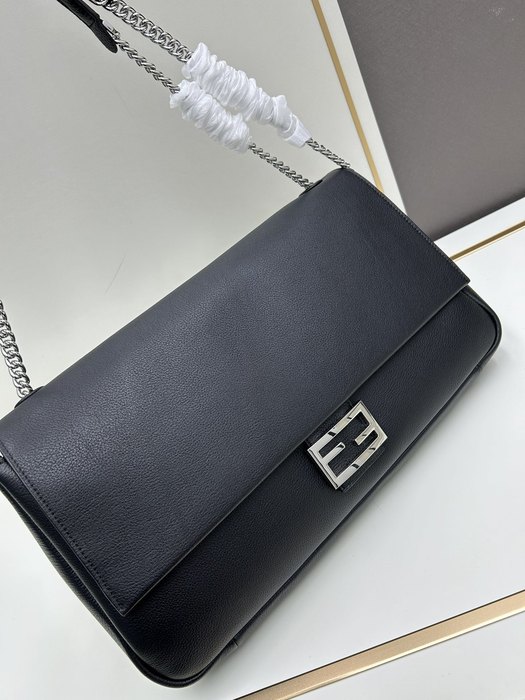 Fendi Tote bag with elegant design traits Black 01A
