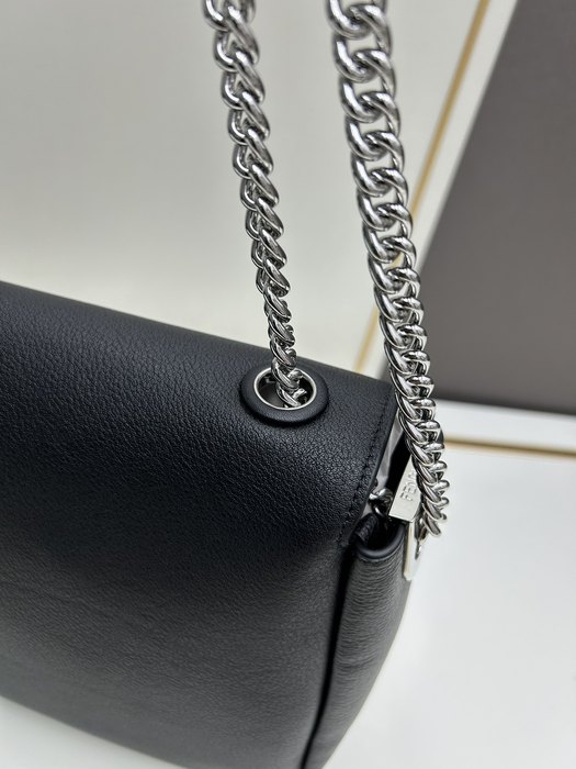 Fendi Tote bag with elegant design traits Black 01A