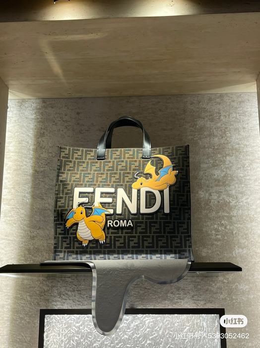 Fendi Tote bag with graphic accents Brown 01A