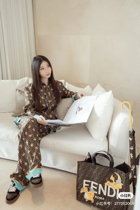 Fendi Tote bag with graphic accents Brown 01A