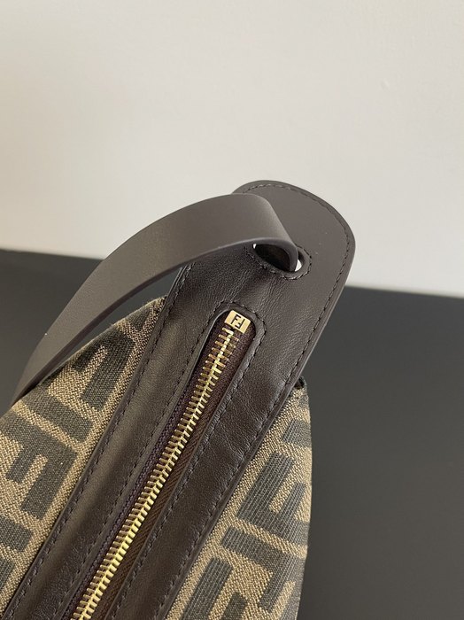 Fendi Tote bag with sleek design Brown 01A