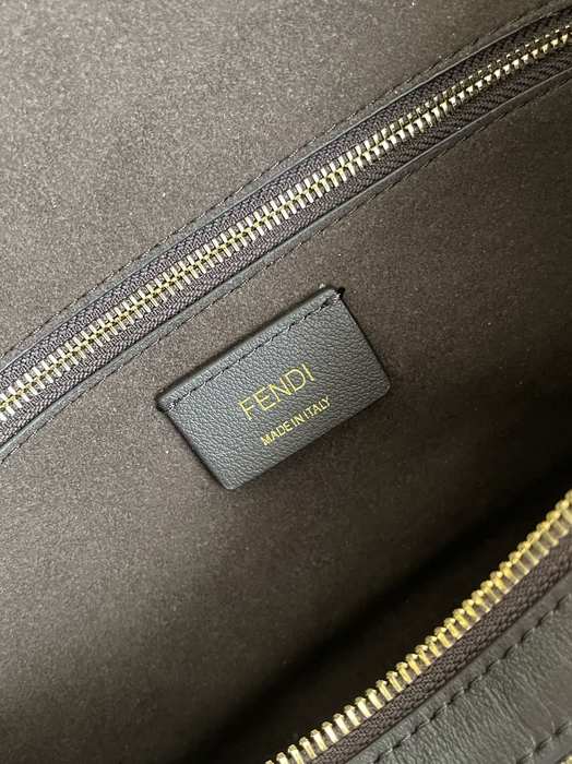 Fendi Tote bag with sleek design Brown 01A