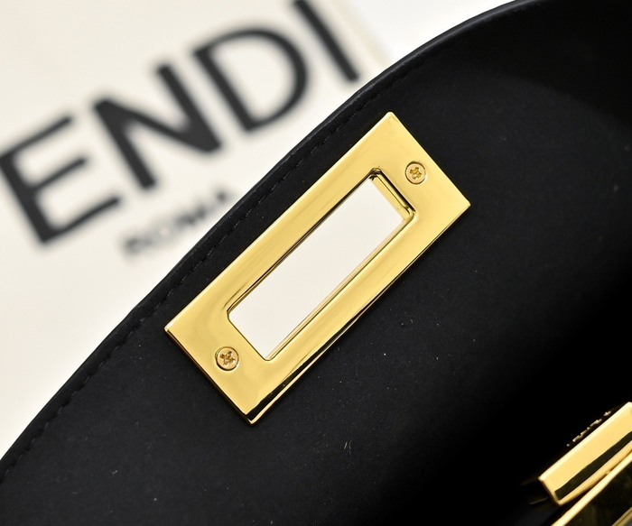 Fendi Tote bag with sleek design traits Brown 01A