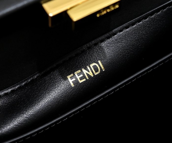 Fendi Tote bag with sleek design traits Brown 01A