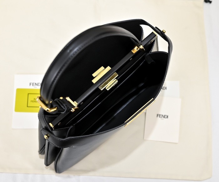 Fendi Tote bag with sleek design traits Brown 01A