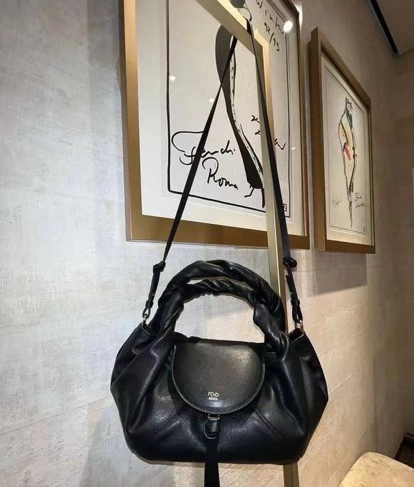 Fendi Tote bag with soft design traits Black 01A