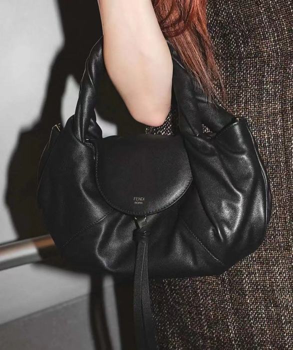 Fendi Tote bag with soft design traits Black 01A