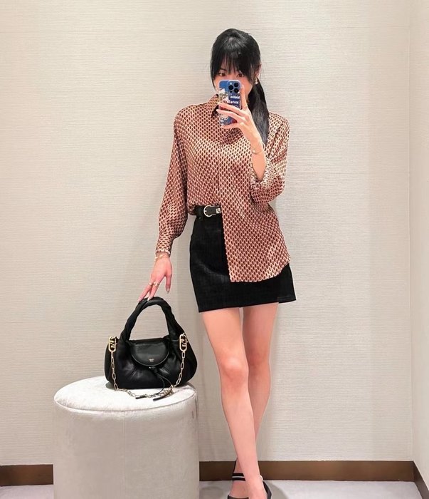 Fendi Tote bag with soft design traits Black 01A