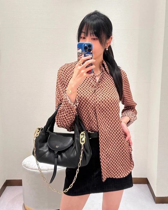 Fendi Tote bag with soft design traits Black 01A