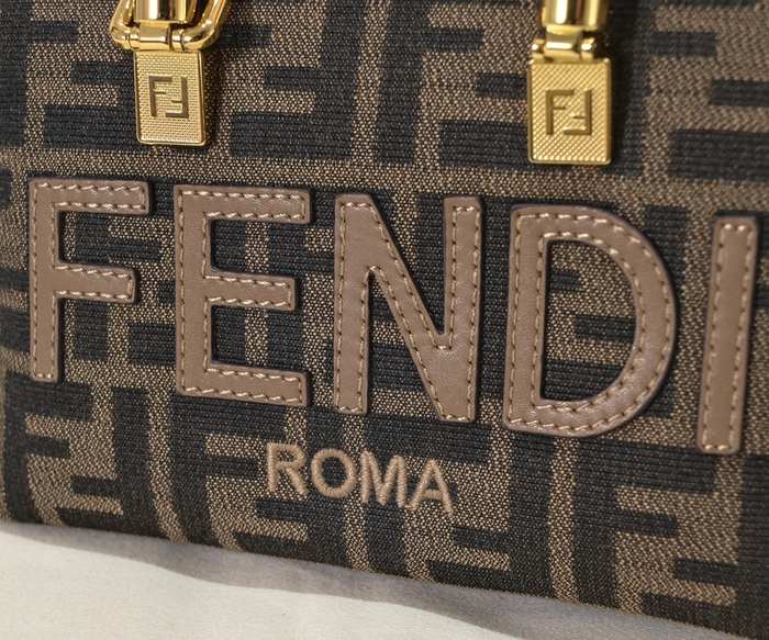 Fendi Tote bag with structured design Brown 01A