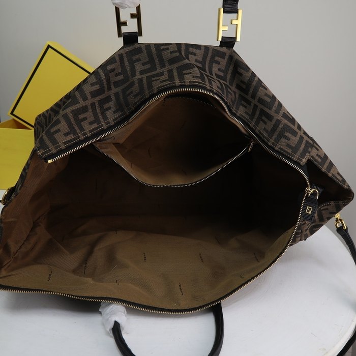 Fendi Tote bag with structured features Brown 01A