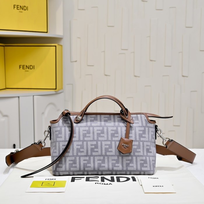 Fendi Tote bag with sturdy structure and spacious interior Grey 01A