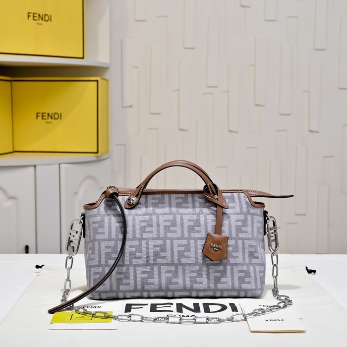 Fendi Tote bag with sturdy structure and spacious interior Grey 01A