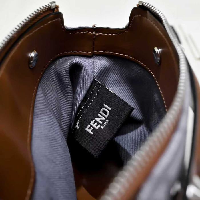 Fendi Tote bag with sturdy structure and spacious interior Grey 01A