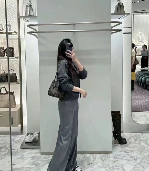 Fendi Tote bag with stylish design Brown 01A 2